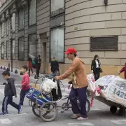 Canasta básica aumentó 4,1% en diciembre: ¿Cuánto necesitó una familia para no ser pobre?