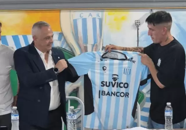 El titular de Racing de C�rdoba con su refuerzo estrella