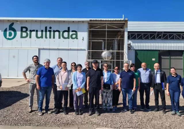 La delegaci�n asi�tica recorri� establecimientos