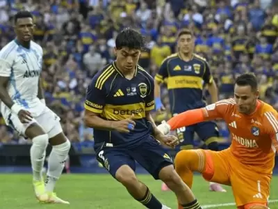 Zeballos, titular en el Xeneize, desperdici� un penal.