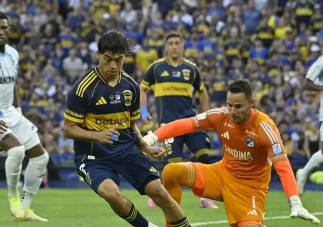 Zeballos, titular en el Xeneize, desperdici� un penal.