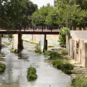Dram�tico rescate en el Zanj�n Maure: la corriente arrastr� a dos hombres y lograron salvarlos de milagro
