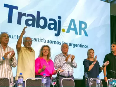 Acto de lanzamiento del partido de los trabajadoresTrabaj.AR con Luis Barrionuevo al frente. (Foto: archivo web)