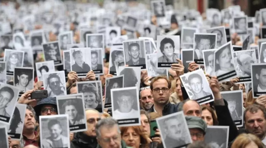 Menifestaciones por el atentado contra la AMIA