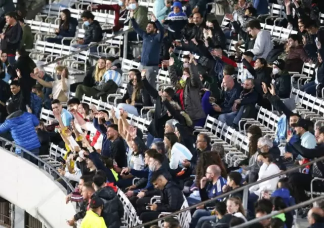 Tribuna de los hinchas de la Selecci�n.