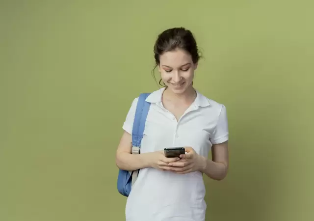 Santa Fe ajusta las reglas del aula frente al avance del celular.