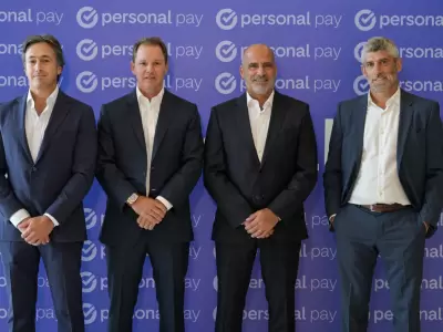 Juan Parma, CEO de Banco Macro; Jorge Brito, Presidente de Banco Macro;
Roberto Nobile, CEO de Personal; y Mart�n Heine, CEO de Personal Pay.