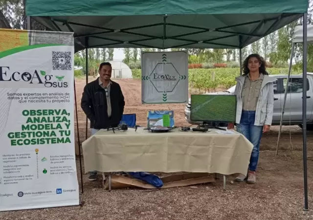 La Ing. Anah� Miner y el Dr. Lenin Henr�quez, fundadores de Ecoagsus, la startup mendocina que fusiona IA y drones, para la agricultura.