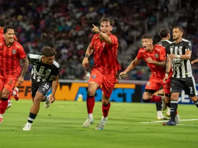Simoni y su primer gol en Primera.