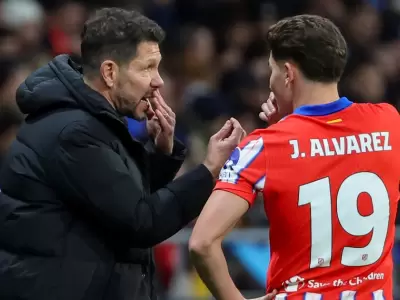 Simeone y Juli�n �lvarez: el respaldo del t�cnico es clave para el presente del delantero en Espa�a.