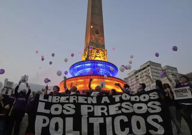 Entre la incertidumbre y la esperanza: el vigilia de cientos de familias venezolanas que aguardan el reencuentro tras a�os de separaci�n.