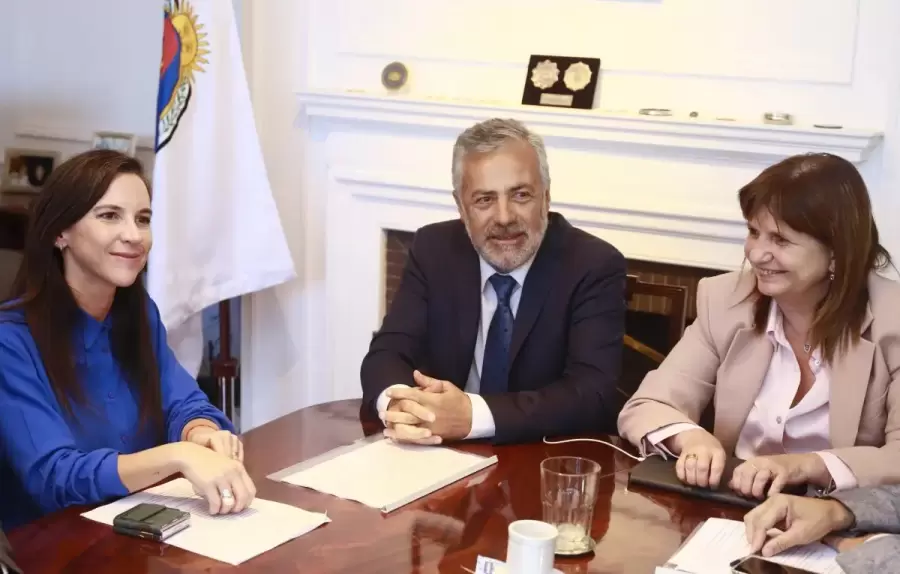 Mercedes Rus con el gobernador Cornejo y la senadora Bullrich