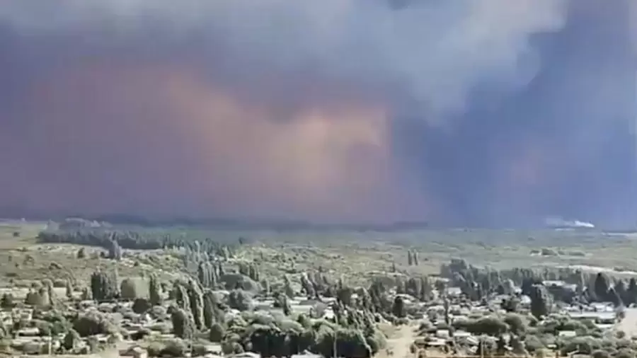 La gran cantidad de humo impide el normal funcionamiento del despliegue aéreo.
