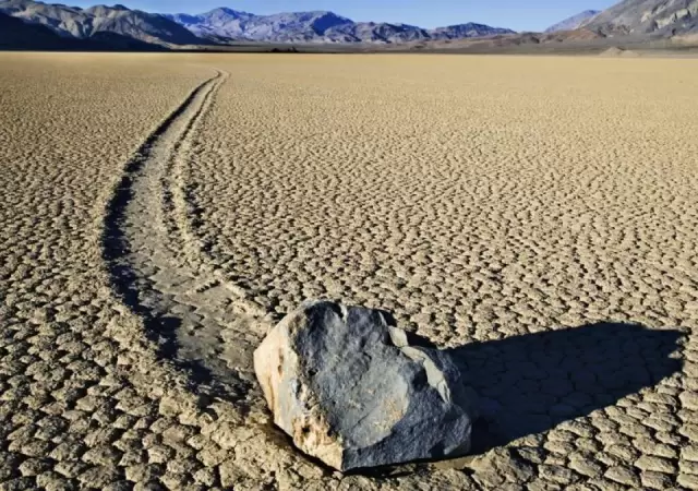 Roving Stones en el Valle de la Muerte