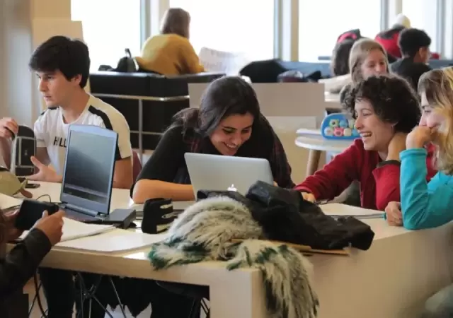 Del aula al c�digo: el talento joven se especializa en Inteligencia Artificial para los desaf�os del mercado 2026.