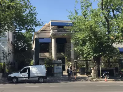 Frente del instituto en calle Emilio Civit