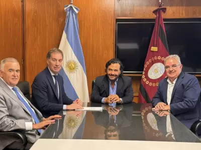 El ministro Santilli reunido con los gobernadores S�enz, Jalil y Jaldo. (Foto: Prensa de la Naci�n)