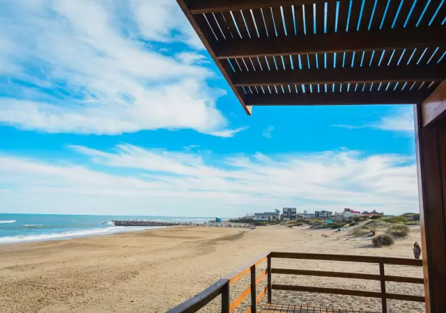 Mar de Cobo, el pueblo escondido de la costa argentina con laguna y bosques que pocos conocen.