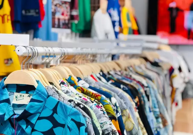 �Por qu� la ropa en Argentina cuesta el triple que en el exterior?