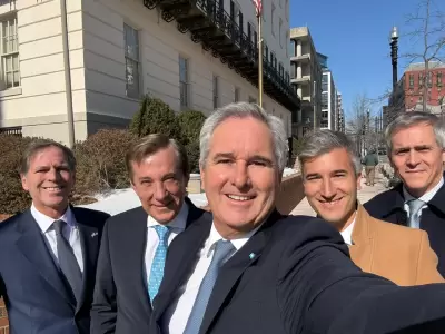 El canciller con el equipo negociador