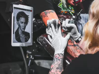 Gu�a definitiva para tu primer tatuaje: los consejos de expertos para no arruinar tu piel ni el dise�o.