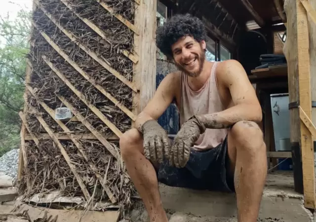 El hijo de Juli�n Weich est� de brigadista en la Patagonia