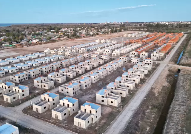 El sue�o postergado: En Argentina, la falta de cr�dito hipotecario y la dolarizaci�n del mercado alejan a las nuevas generaciones de la casa propia.