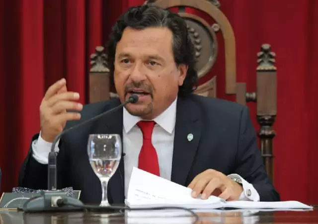 El gobernador salte�o, Gustavo S�enz, denunci� extorsiones del PJ comandado por Cristina Kirchner. (Foto: archivo web)