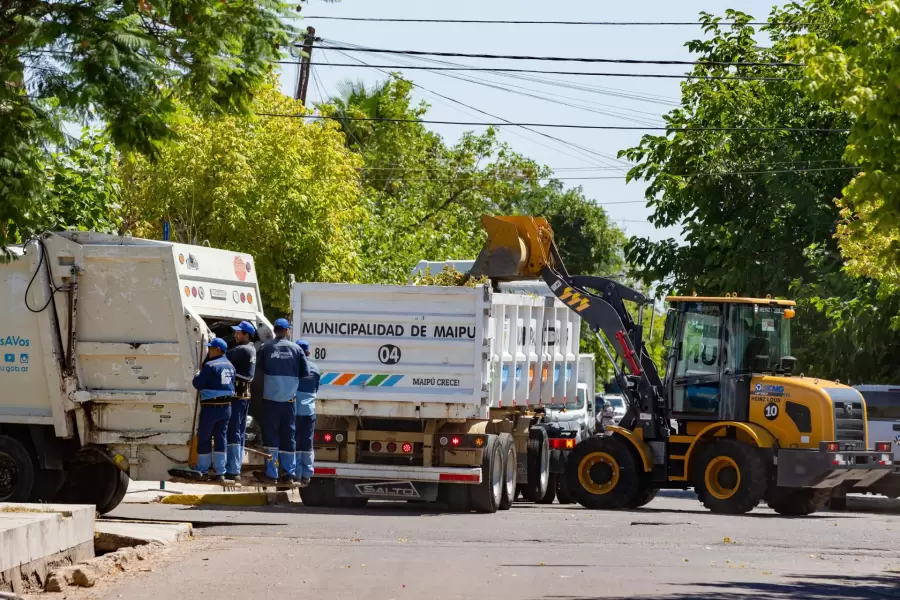 Maip� realiza operativos de limpieza y bache