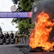 Las causas de la rebeli�n de la la polic�a de Santa Fe: qu� exigen para frenar el conflicto