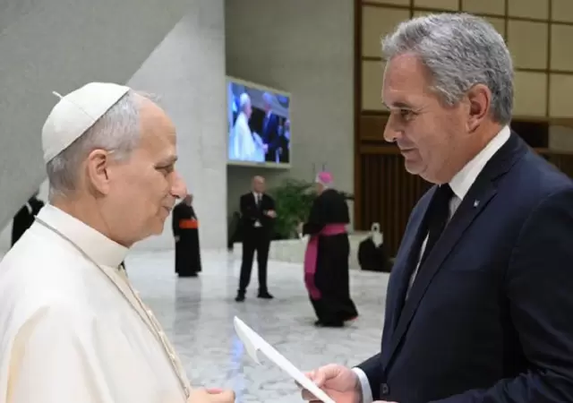 El papa Le�n XIV y el jefe de la diplomacia argentina Pablo Quirno. (Foto: web)