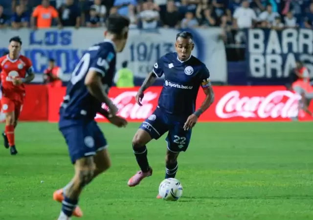 En el duelo entre mendocinos y cordobeses el �nico gol lo hizo el Mudo V�zquez a los 37' del primer tiempo.