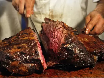 Con un consumo de apenas 47,9 kilos anuales por habitante, la tradici�n del asado enfrenta su crisis m�s profunda en 20 a�os.