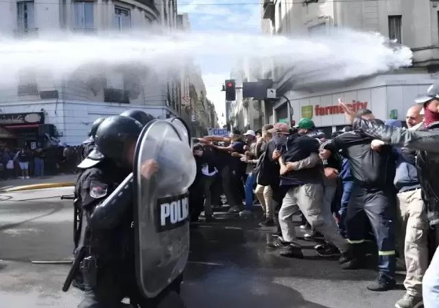 Sin palos ni pirotecnia: as� son los nuevos controles para las marchas.