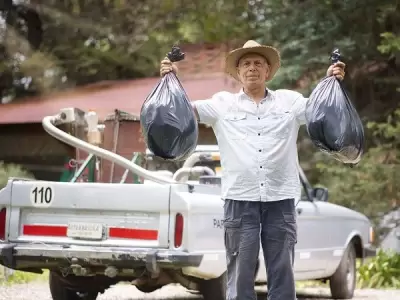 Edmundo Ramos lanzar� su traves�a a Brasil en el "auto a basura" el pr�ximo 3 de marzo.