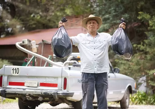 Edmundo Ramos lanzar� su traves�a a Brasil en el "auto a basura" el pr�ximo 3 de marzo.