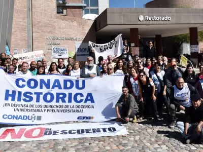 El pluriempleo y la p�rdida salarial del 50% golpean la estabilidad de los profesores p�blicos.