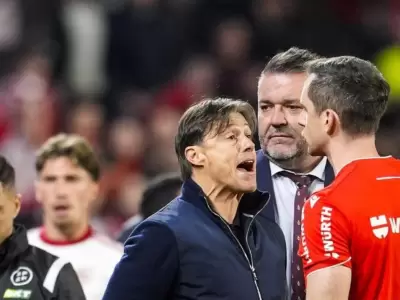 El descargo del "Pelado": Almeyda enfrent� al cuerpo arbitral en una jornada que termin� con una suspensi�n r�cord en Espa�a.