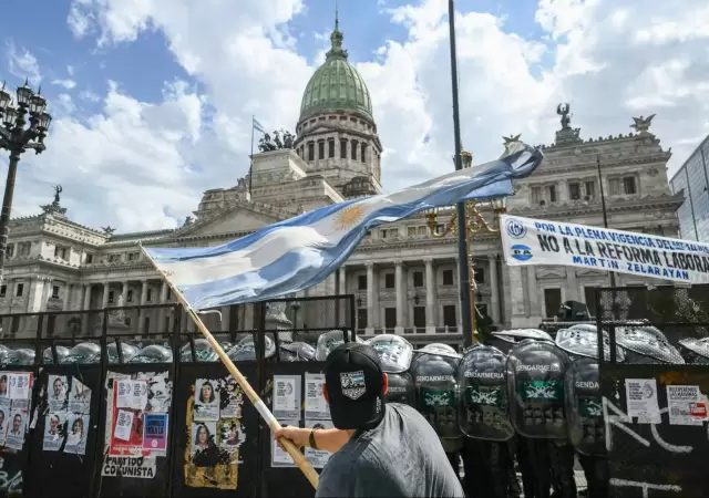 El polit�logo desglosa si la movilizaci�n sindical condicion� al Gobierno nacional.