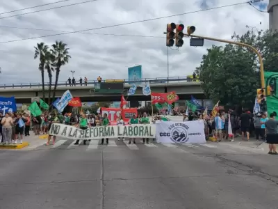 Mendoza se suma al paro nacional con un corte en el nudo vial.