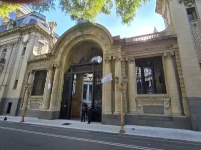 Pol�mico contrato en la Canciller�a