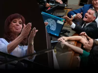 Entre el Congreso y la calle