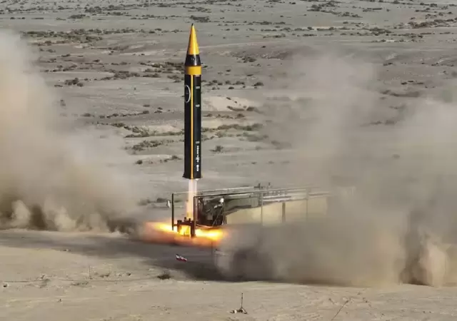 El Estrecho de Ormuz, el punto m�s caliente del planeta. Ir�n busca blindar este paso estrat�gico chttps:/on un per�metro defensivo de 150 kil�metros.