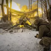 Rusia golpea el corazón de Ucrania: cinco distritos bajo fuego a horas del cuarto aniversario