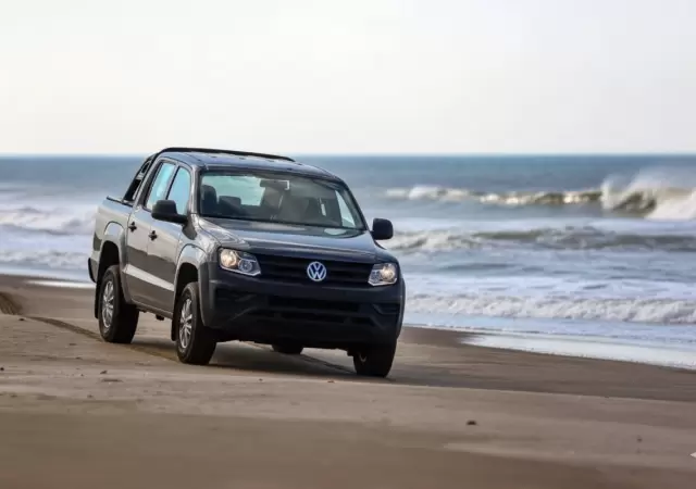 �CASI TRAGEDIA EN GESELL! Aceler� su Amarok entre la gente y termin� preso