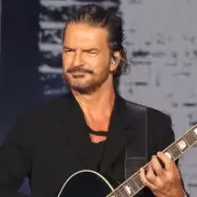 "�De ni�o, de ni�a o de animalito?": La �cida cr�tica de Ricardo Arjona a la crianza actual que divide al mundo