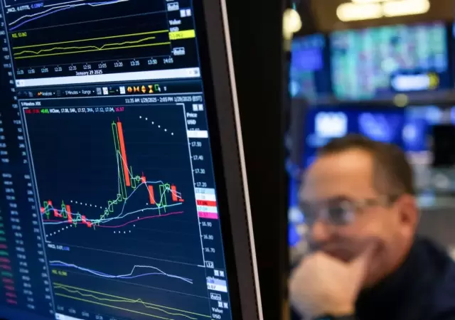 �Por qu� no baja el Riesgo Pa�s? La desconfianza pol�tica frena la econom�a