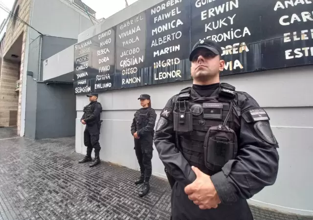 La polic�a custodia lugares sensibles