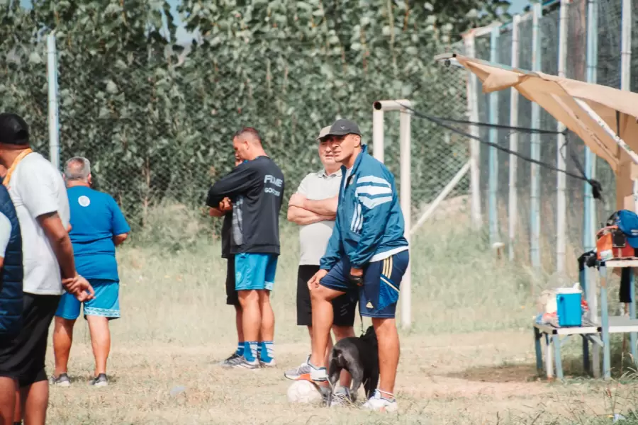 El equipo del Departamento de Captaci�n del club tombino observ� a los jugadores