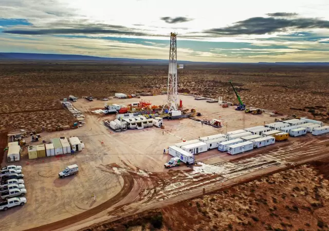 El petr�leo a USD 100 atrae divisas clave, pero presiona los precios de los combustibles locales.